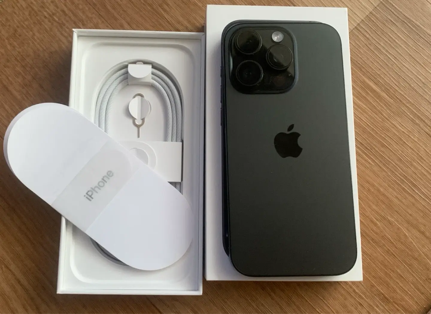 Selling iPhone 16 Pro 256GB Black