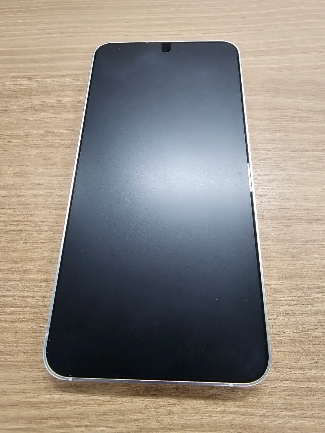 Продаю Galaxy S24 серого цвета, 256 ГБ.