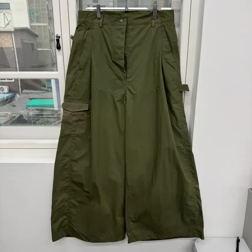 スタンドアロンワイドパンツ