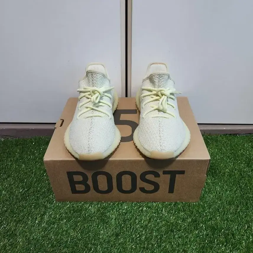 235 Yeezy Boost 350 V2 Butter