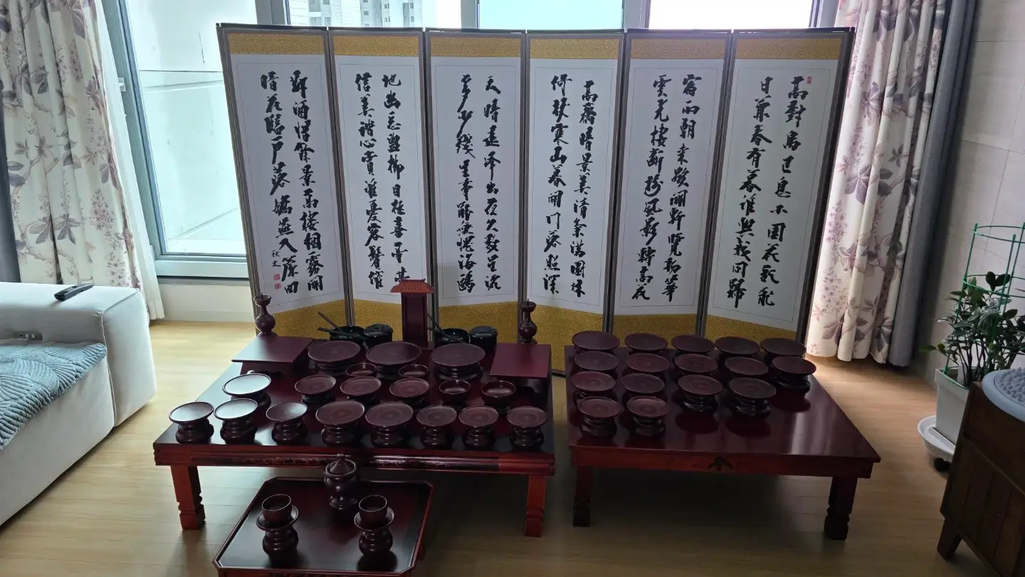 Premium ancestral rite table set including folding screen, ritual vessels, and ritual vessel box