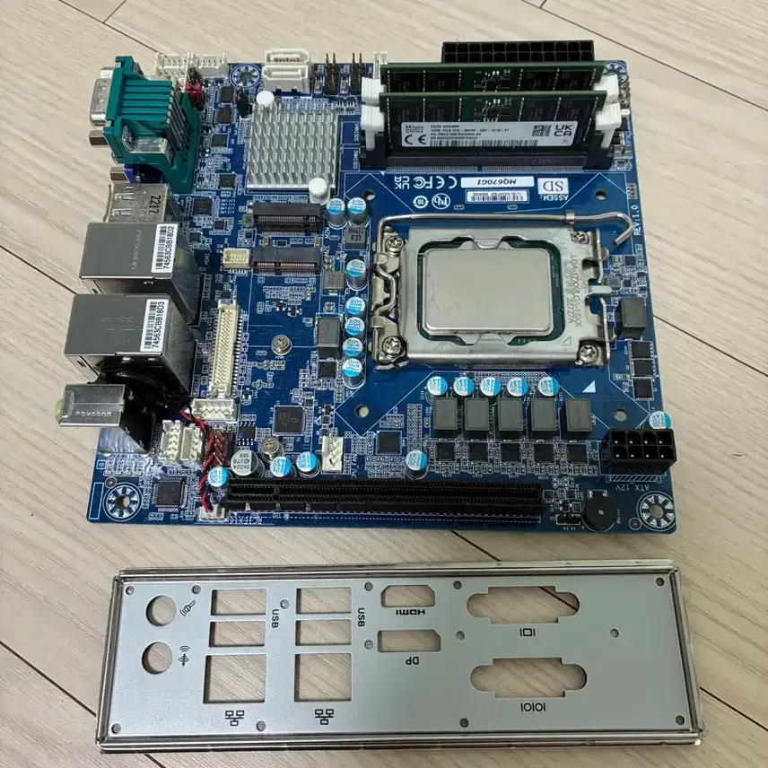 ขายชุดคอมพิวเตอร์ Intel เจนเนอเรชั่นที่ 13 ประหยัดพลังงาน สำหรับ ITX พร้อม RAM 32GB