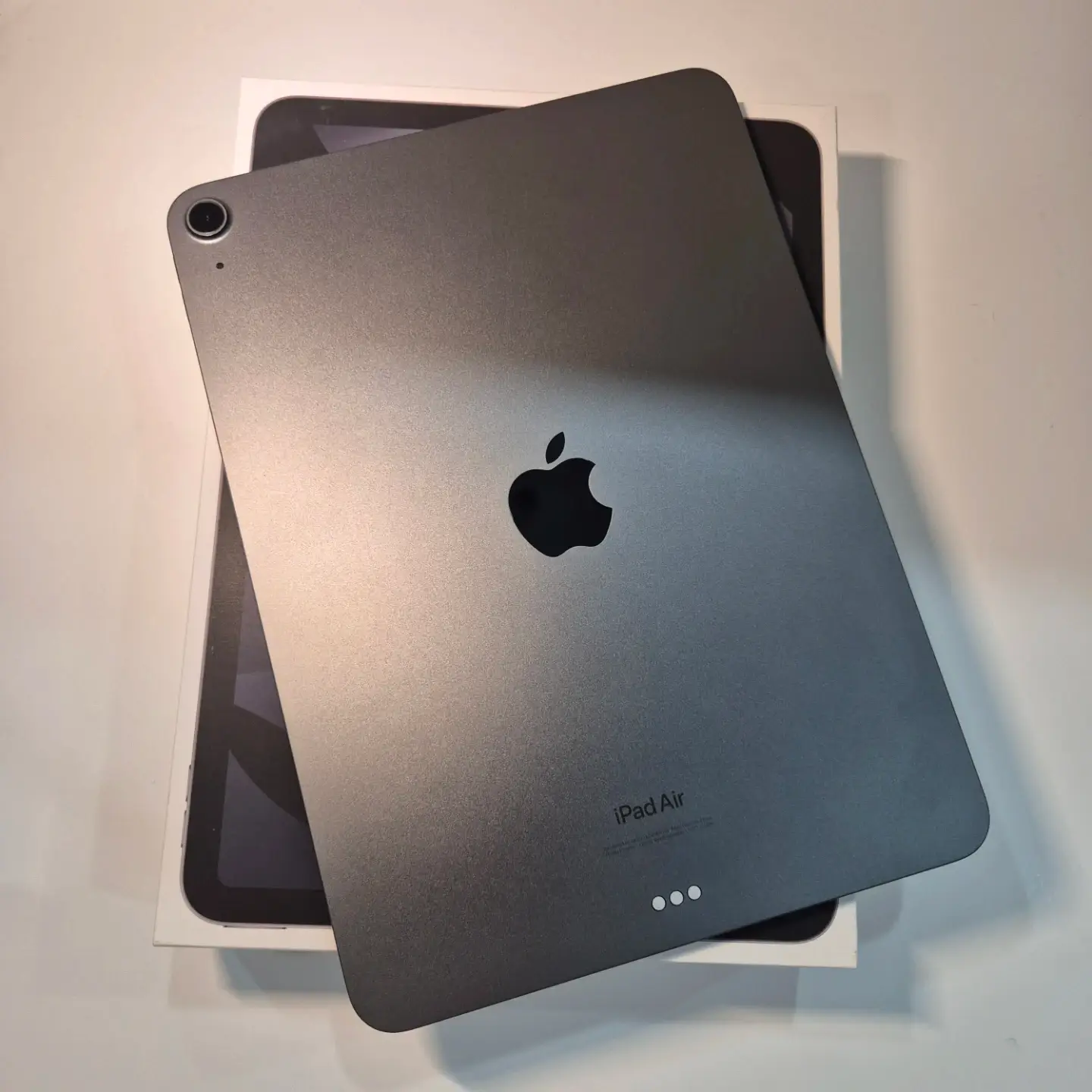 Grade S iPad Air 5th Generation 64GB Wi-Fi