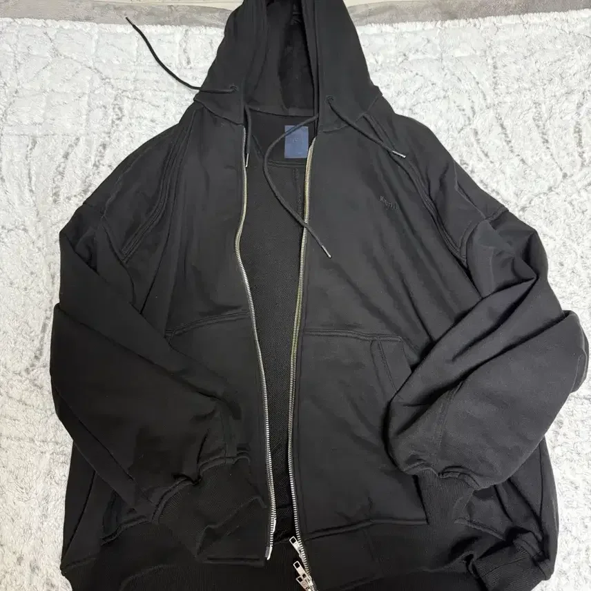ジュンジダブルレイヤードフード集業25ssブラックM