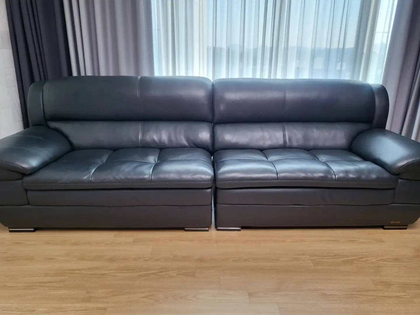 Design Furniture 3-4 Seater Leather Sofa