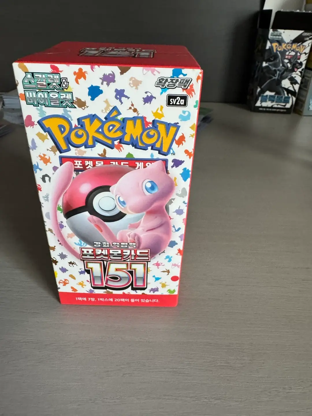 Bán một hộp thẻ Pokemon số 151