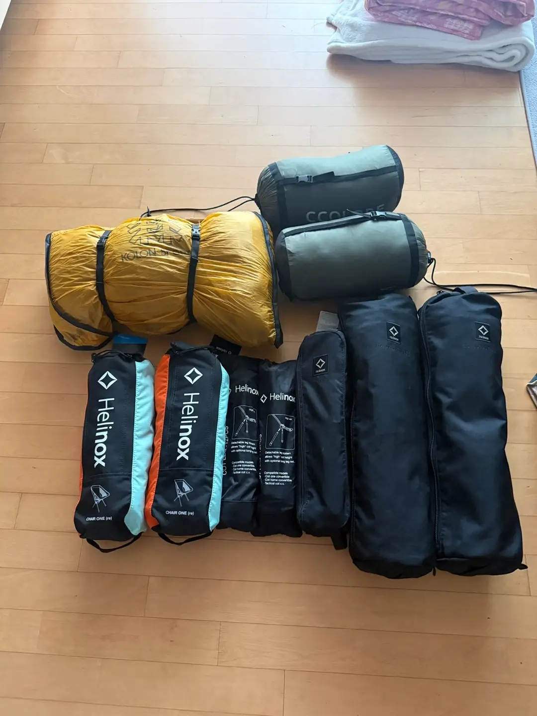 Helinox Tactical Coat Black, Includes 2 Legs