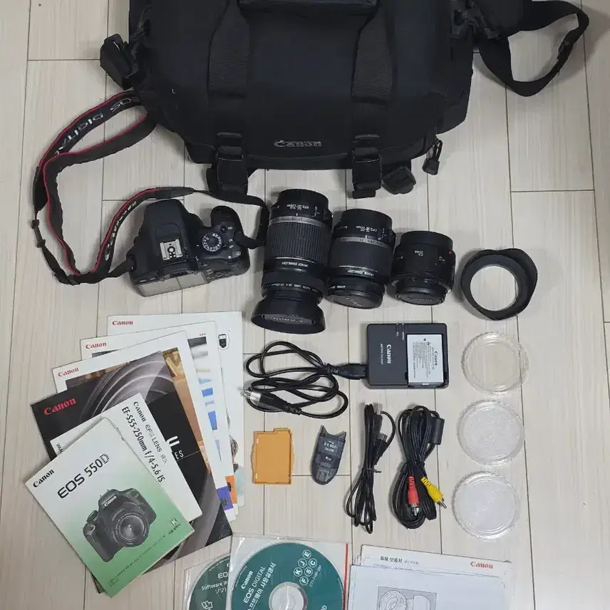 Urgent Sale Canon EOS 550D Full Set