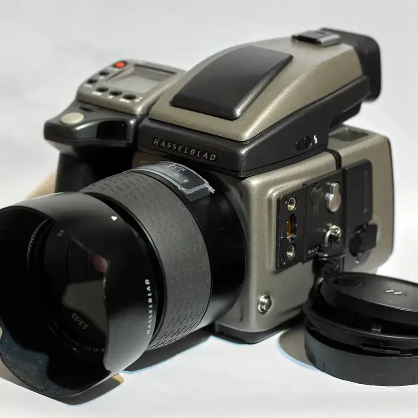 This is the Hasselblad H1 full set.