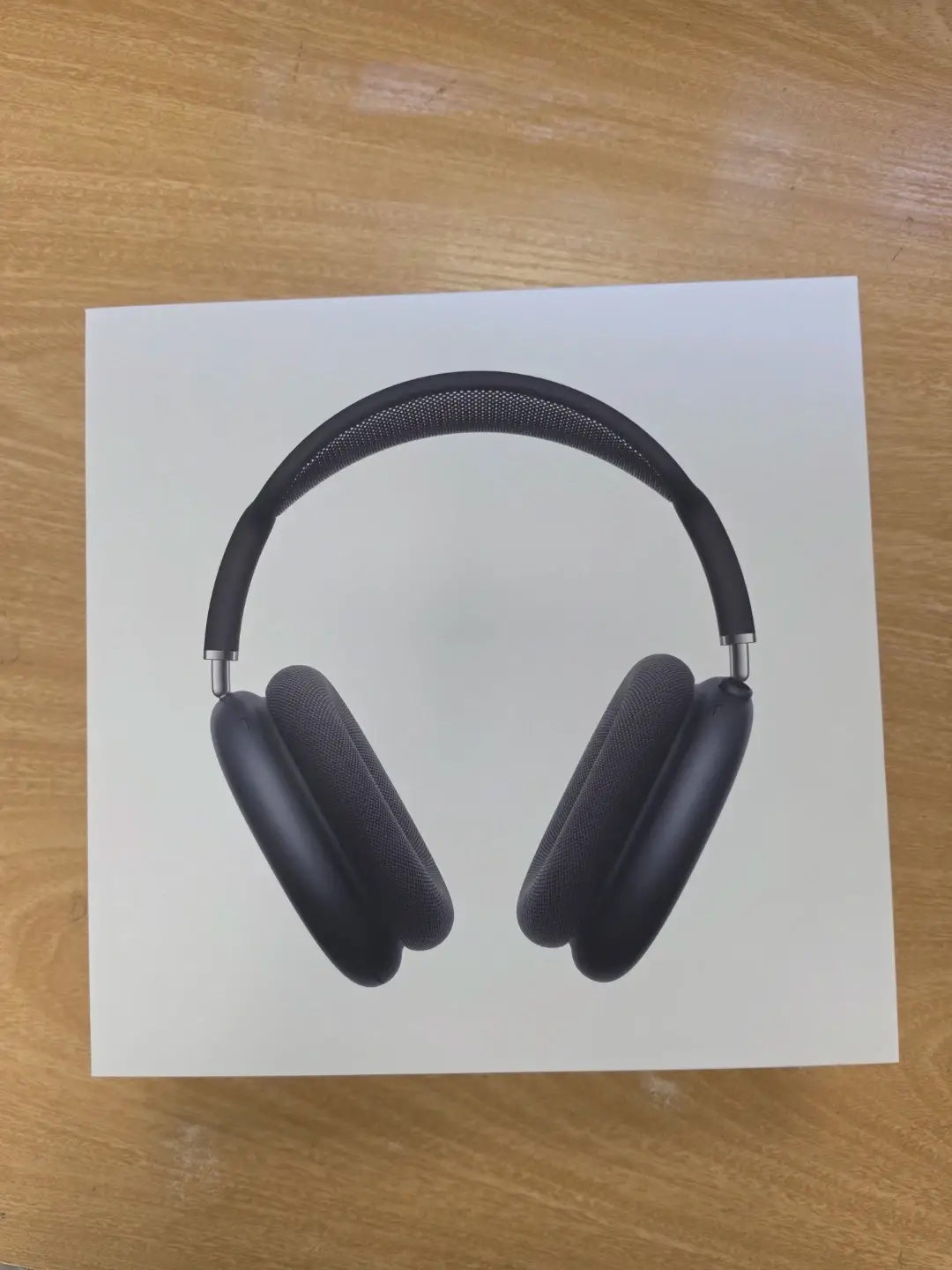 Selling Apple AirPods Max 2 Midnight, full box, unopened