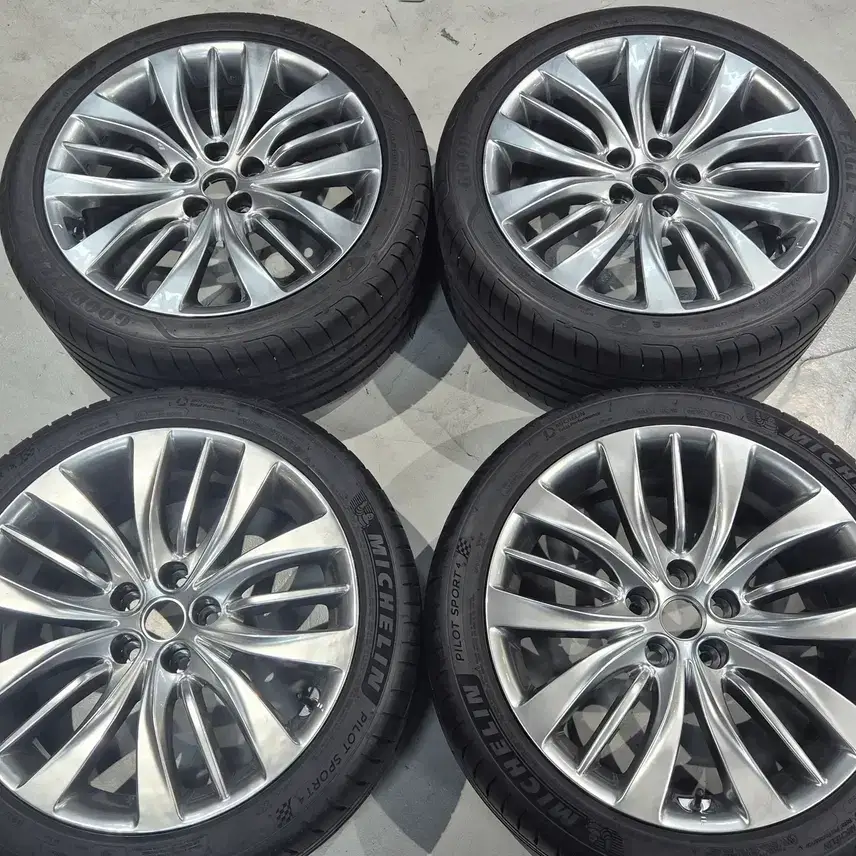 Selling used 19-inch wheels and tires for Genesis G80 Genesis DH