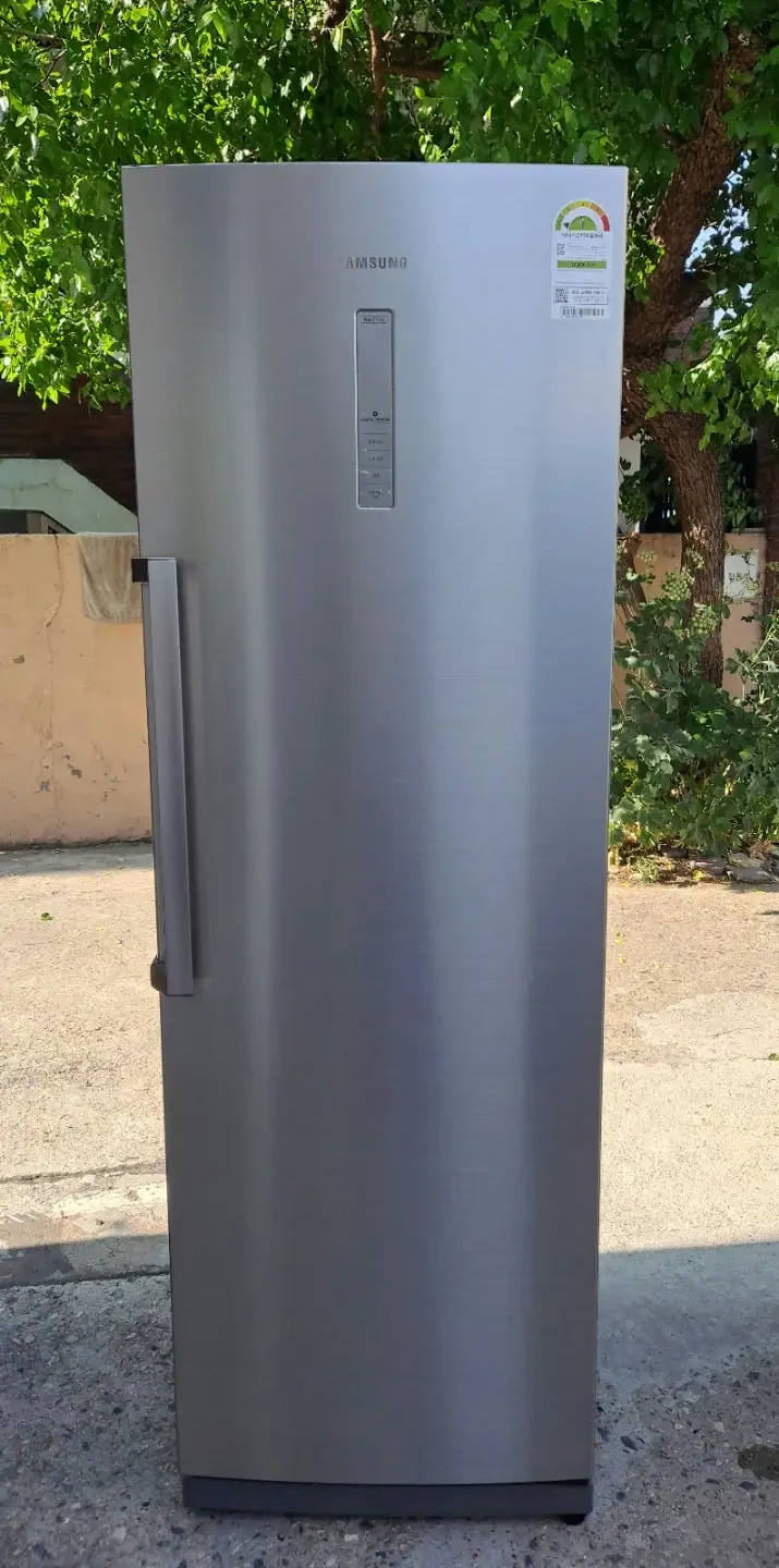We deliver Samsung 280-liter upright kimchi refrigerators.