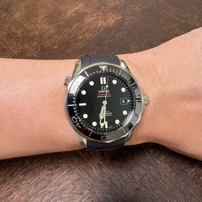 オメガシーマスター300フルコ41MMブラックラッカーダイヤルジーランドバンド付き