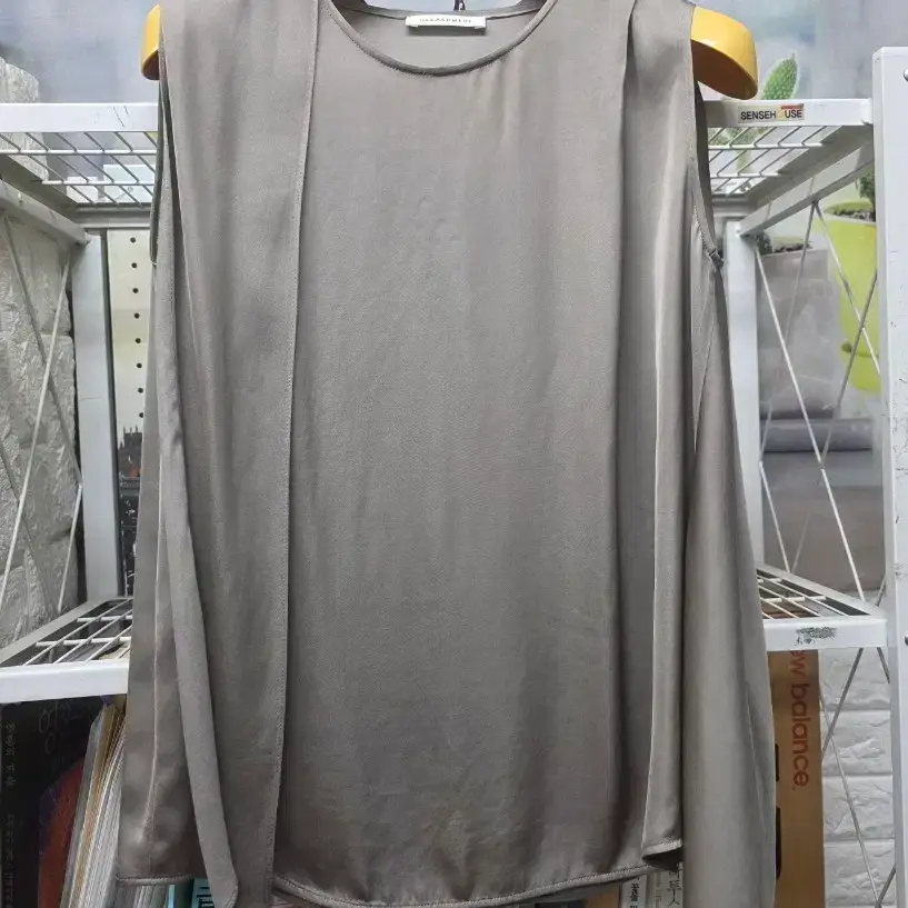 The Cashmere Sleeveless Blouse 55 Draped Summer Sleeveless Blouse WM90