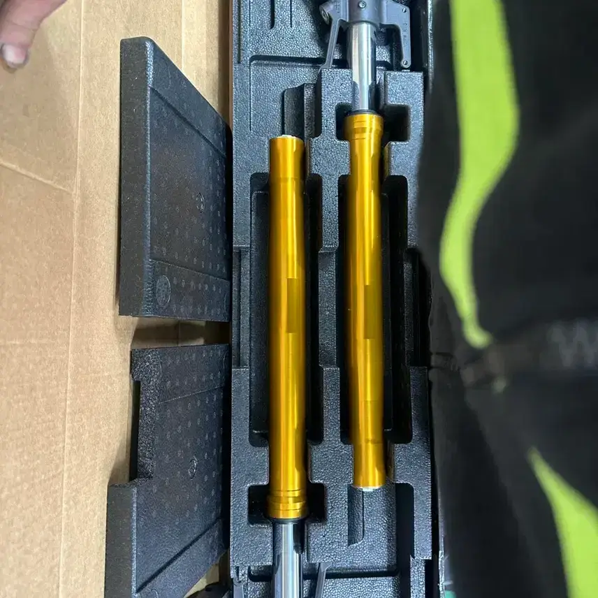 Selling TMAX stock fork shocks
