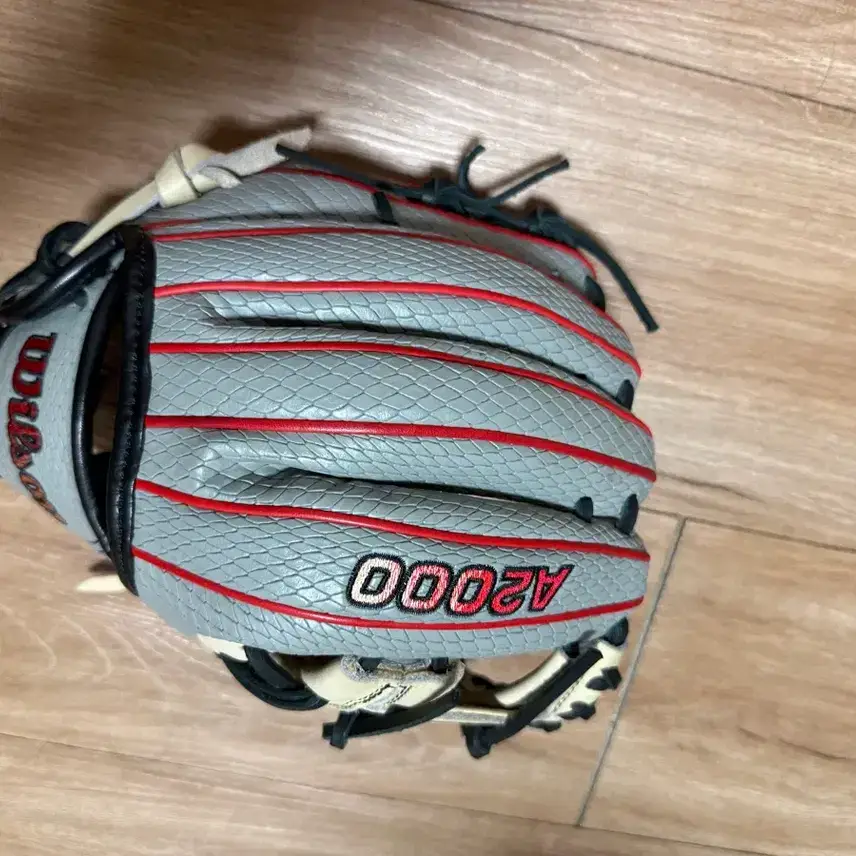 Wilson Infield a2000