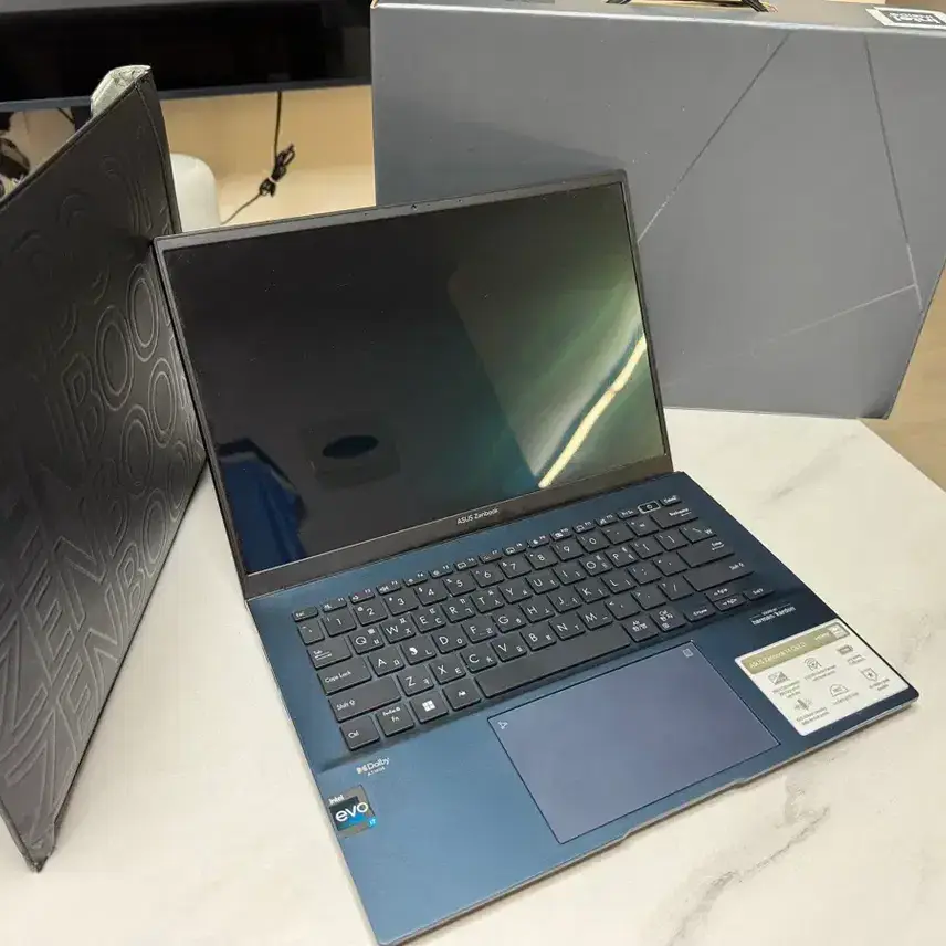 ASUS Zenbook OLED 14-inch Laptop i7