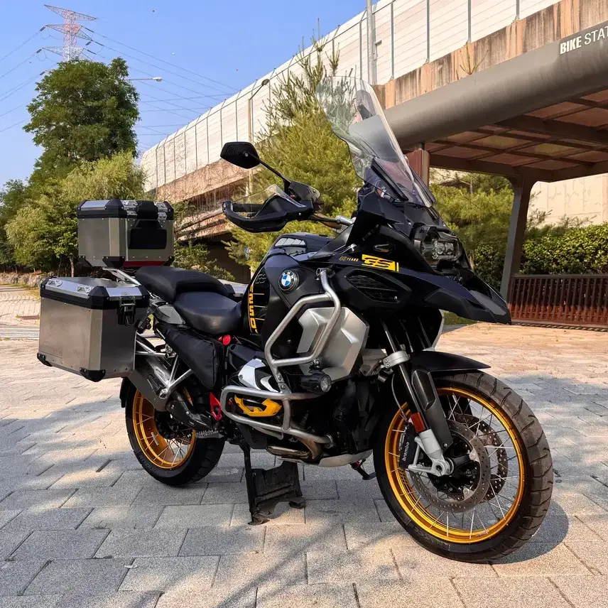 Khuyến mãi kỷ niệm 40 năm xe BMW R1250GS Adventure tại Namyangju Moto Gallery
