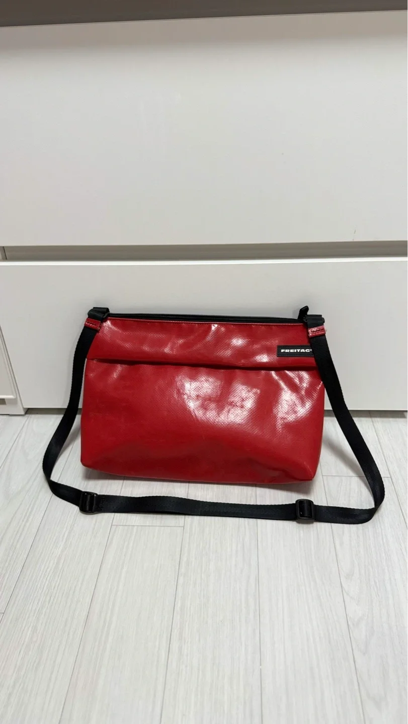フライタックF553 LOU 00281レッドショルダーバッグ