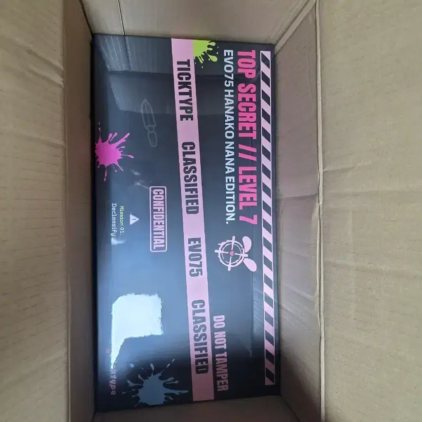 Menjual keyboard kolaborasi Stellar Live Hanako Nana. Hard case tidak termasuk.