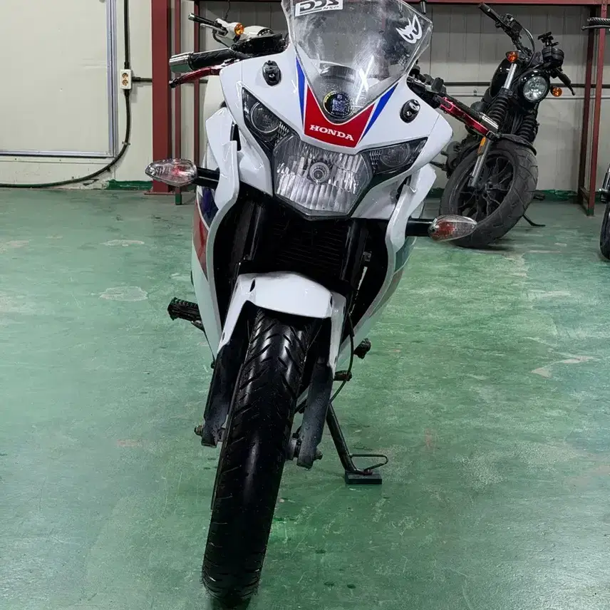Selling a 2016 Honda CBR125 Sunbeam with 40,000 km