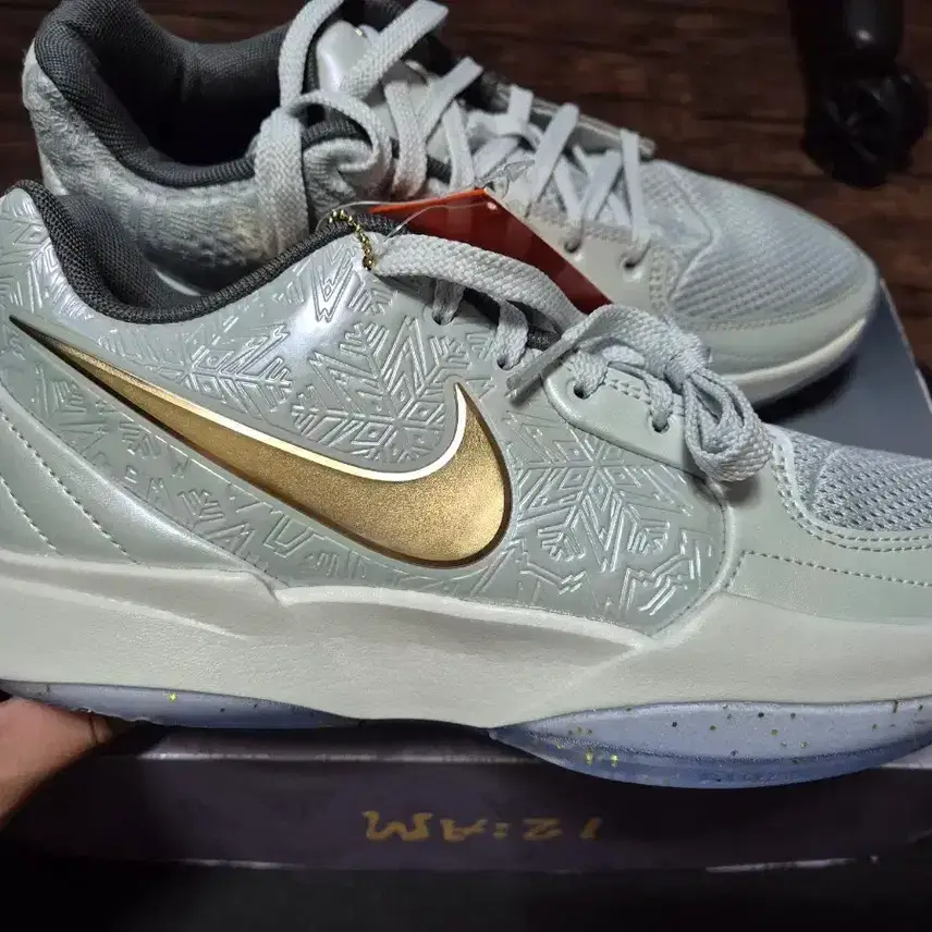 300 Tênis de Basquete Nike JA2 EP XMAS Novos