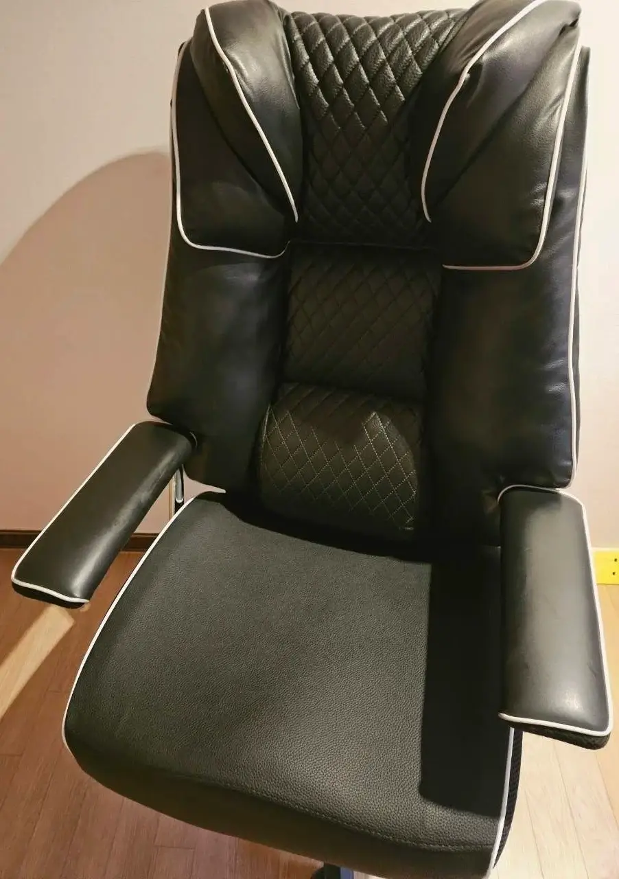 Selling computer chairs and executive chairs at a low price