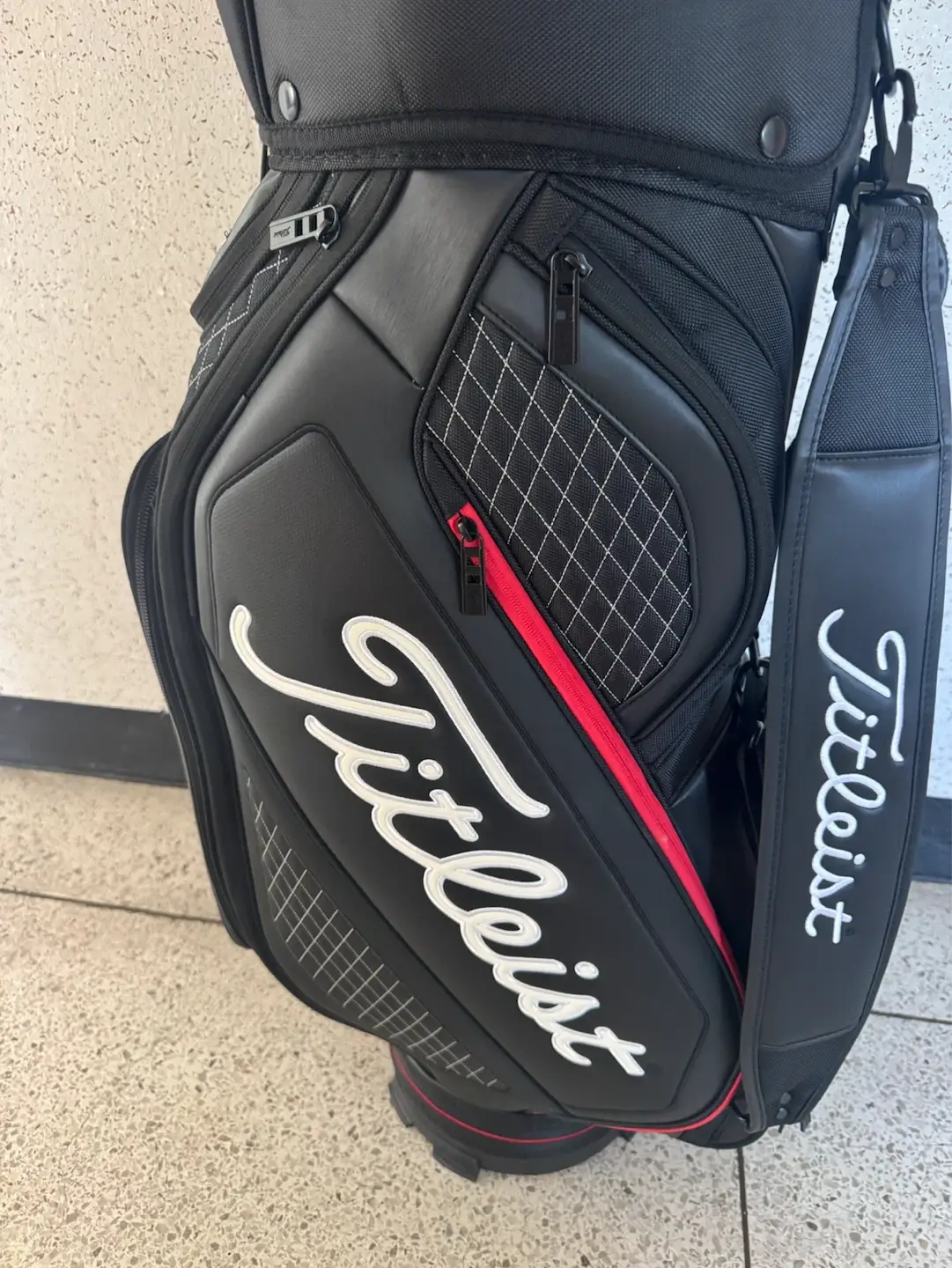 Titleist Black Golf Bag Tour Golf Bag Almost New