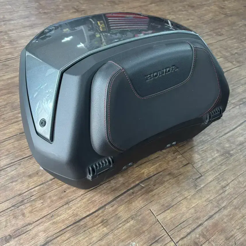 Selling genuine Honda Forza 750 top box