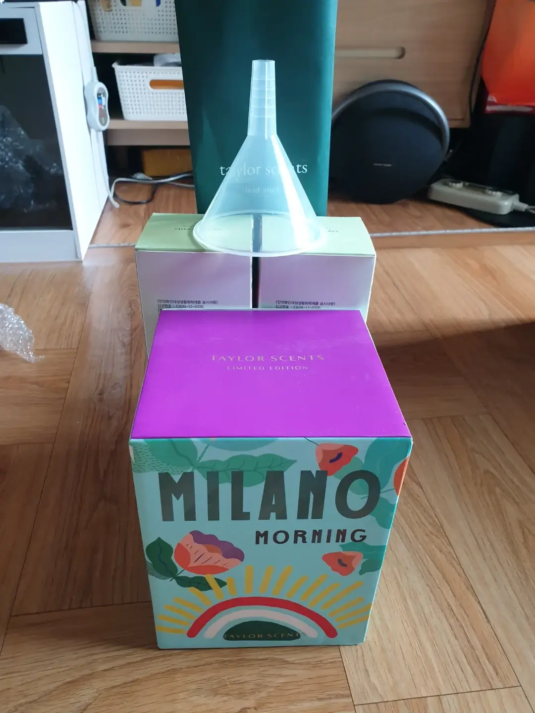 Selling TaylorScents 2L diffuser container and 2L diffuser solution