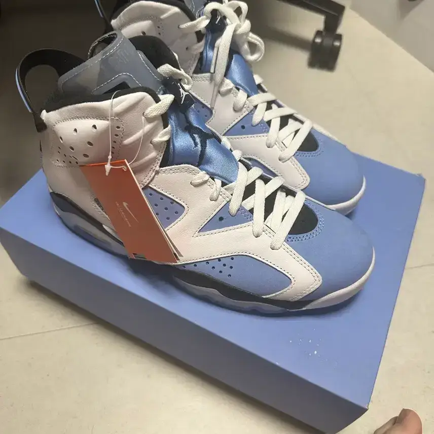 Se venden urgentemente por debajo del precio de mercado original: Jordan 6 UNC talla 270.