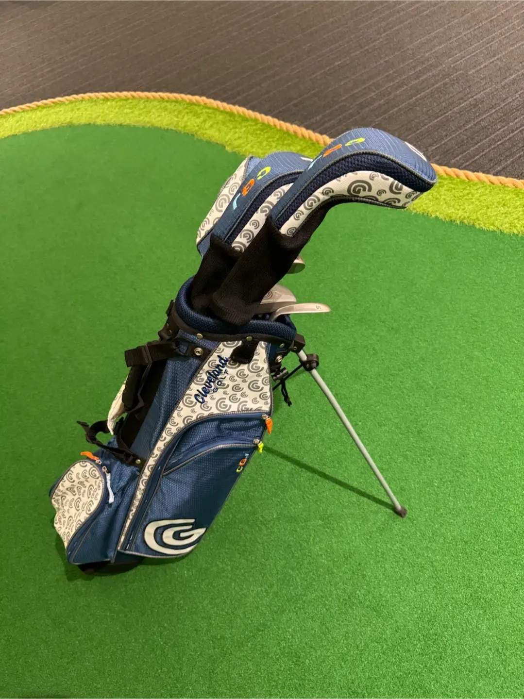 Cleveland Kids Golf Club Set Junior Large Full Set of 7 with Caddy Bag Ages 11-14