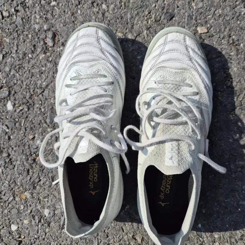 Selling size 245 Mizuno Morelia Silver Beta Elite TF soccer cleats