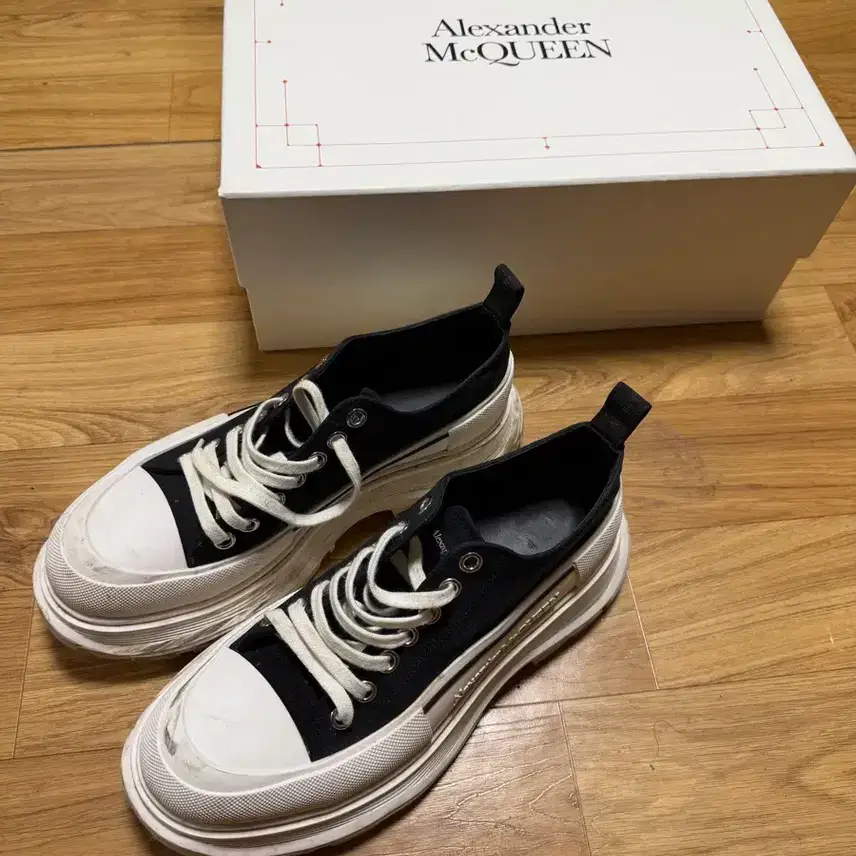 รองเท้า Alexander McQueen Tread Slick Low ไซส์ 43