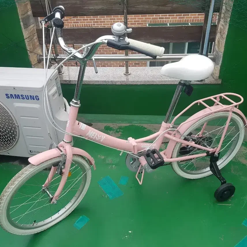 サムチョンリハウンドメイビー20ピンクミニベロ自転車補助車輪追加装着