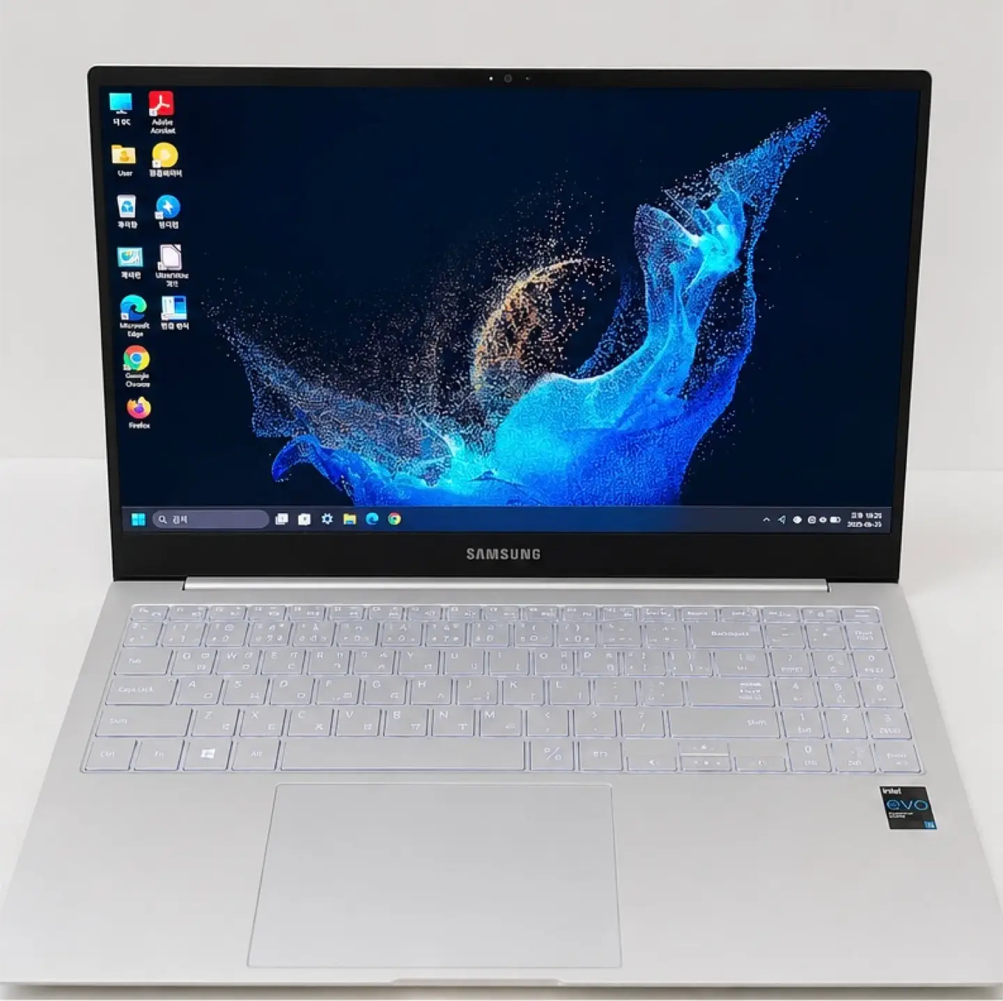 Samsung Galaxy Book Pro Windows 11 in excellent condition