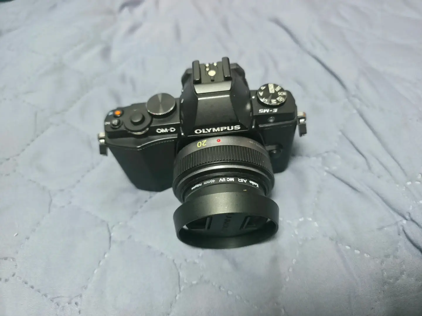 Olympus OM D E M5 Black Lumix 20mm