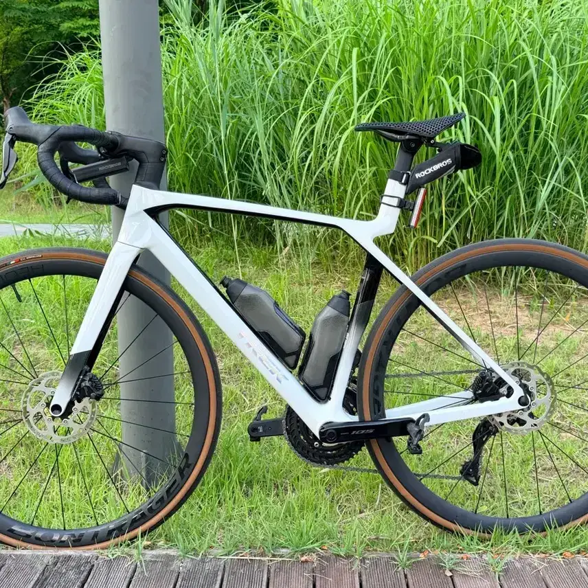 Sepeda Balap Trek Madone SL6 Gen 8 Generasi ke-8 Ukuran M Dijual