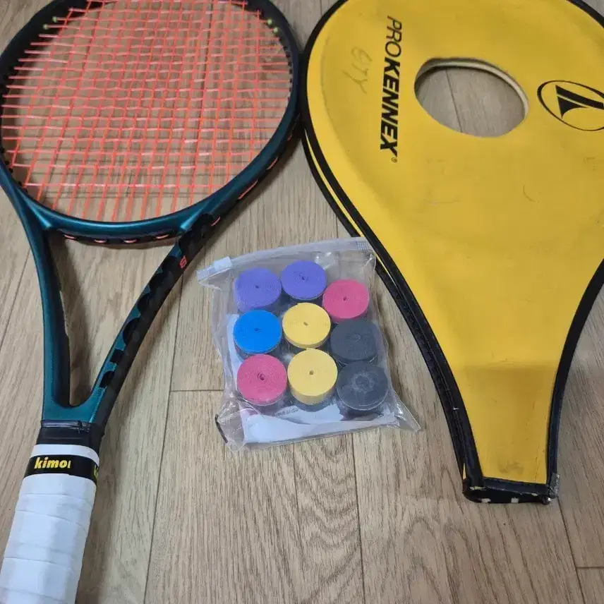 Wilson Blade V9 100L Tennis Racket
