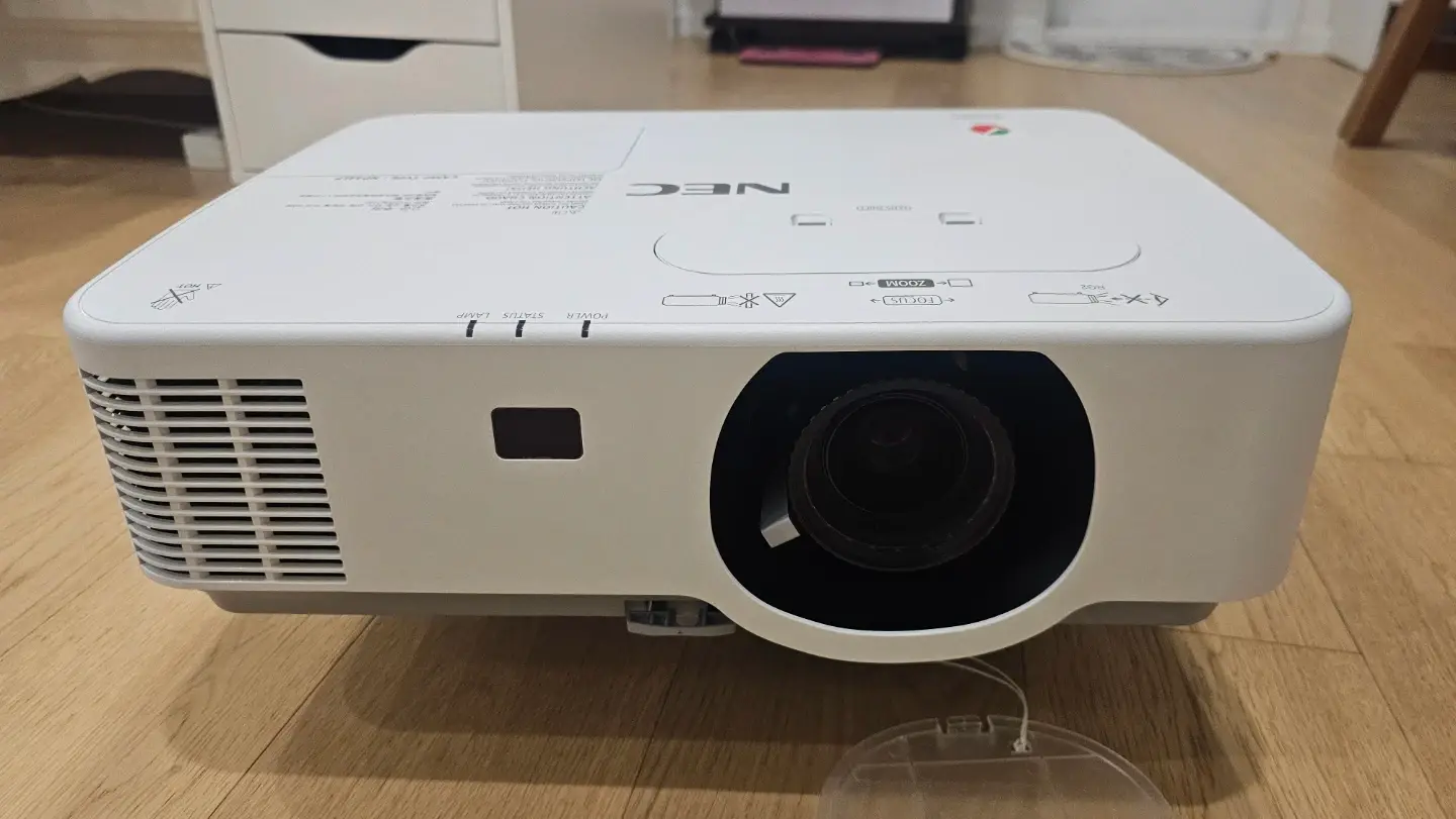 NEC NP P554U Beam Projector