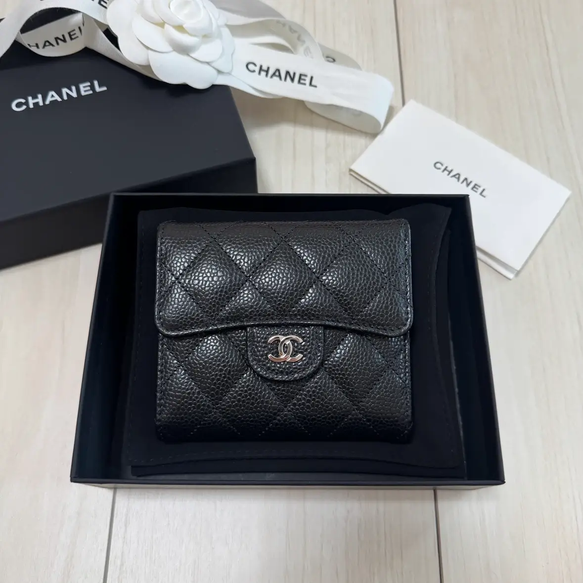 Ví Chanel Classic Caviar khóa bạc
