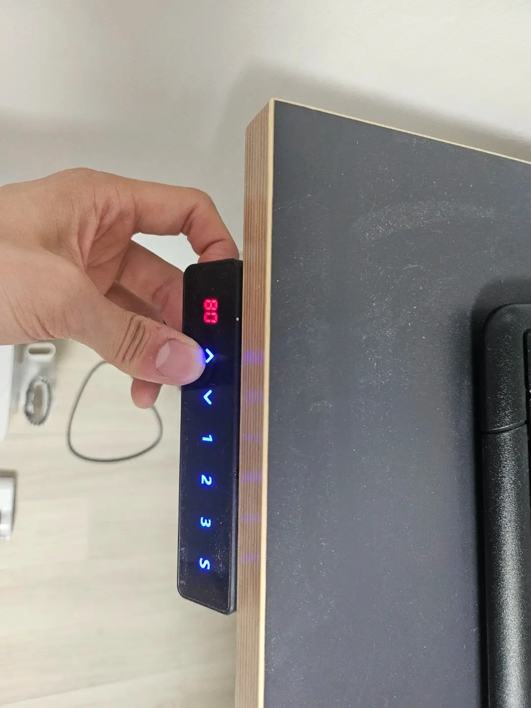Motion Desk 1400 740 — регулируемый по высоте стол 72 118 см