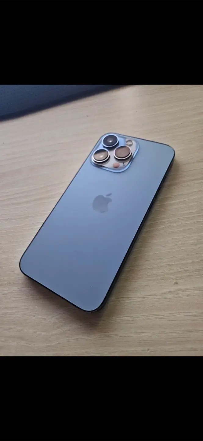 iPhone 13 Pro Azul Sierra 128GB em excelente estado.