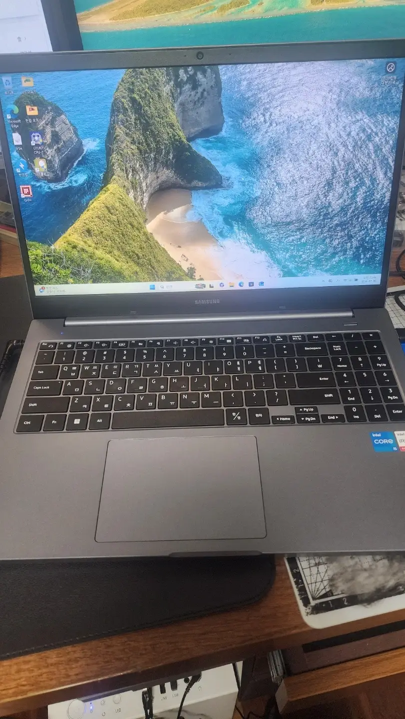 11th Gen i5 Samsung Notebook NT550XDA